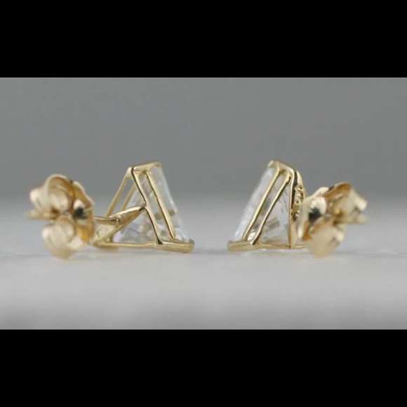 .50 Ct Triangle Cut Solid 14K Gold Push Back Studs - Picture 6 of 7